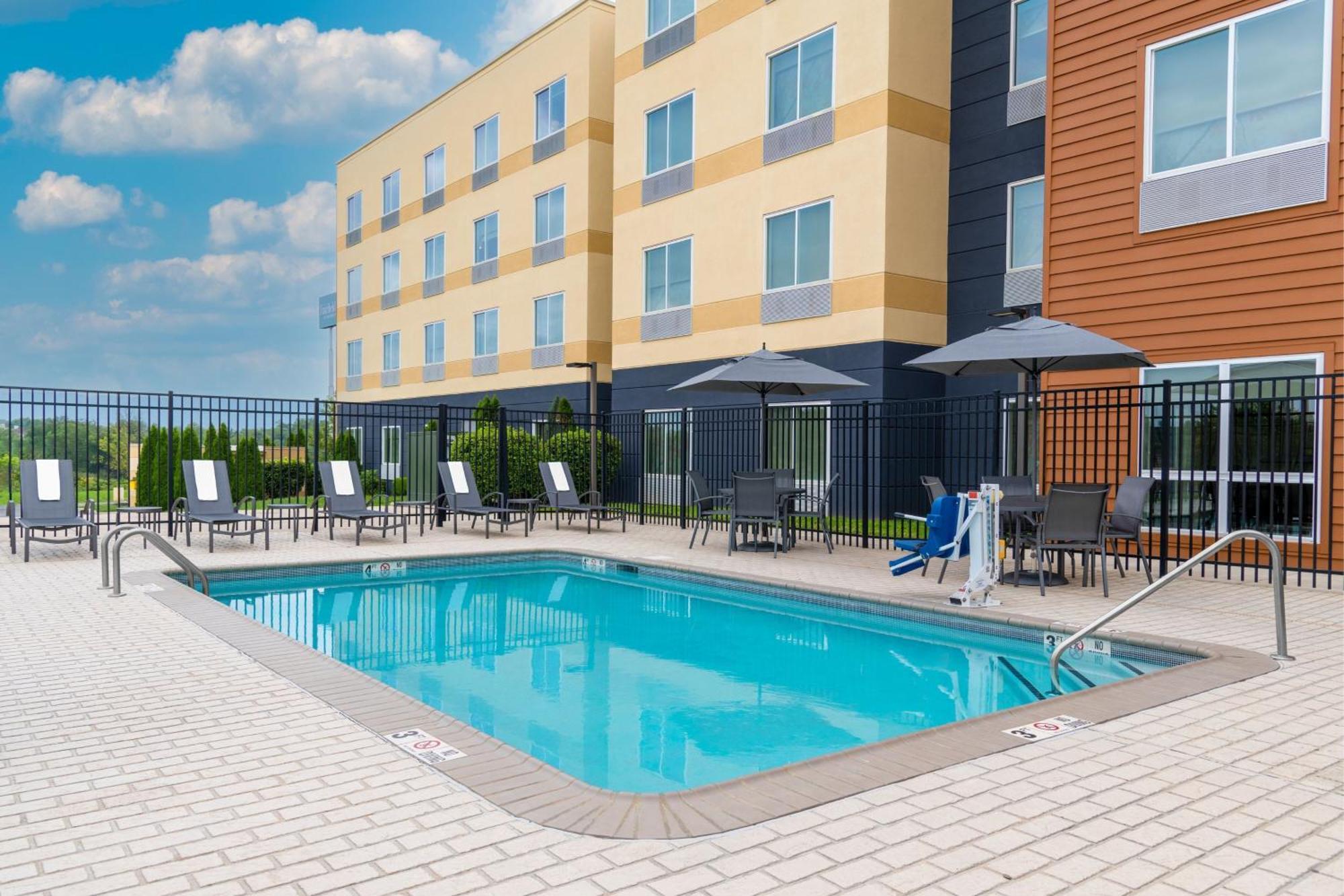 Fairfield Inn & Suites By Marriott מרטינסבורג מראה חיצוני תמונה