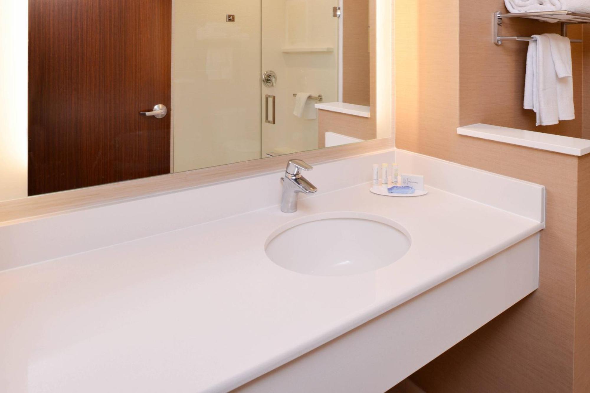 Fairfield Inn & Suites By Marriott מרטינסבורג מראה חיצוני תמונה